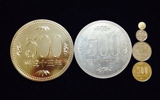 ジャンボ500円とミニ500円 表