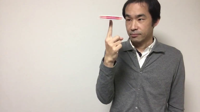 【マジック動画】指の上で回転(スピン)するトランプカードボックス / Spin A Card Box On Finger