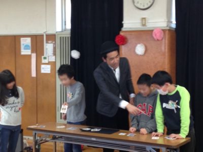 子供会の『６年生を送る会』でマジシャンの子供向け マジックショー in 神奈川県横浜市