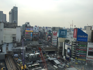 渋谷ヒカリエから撮った渋谷駅前交差点方面