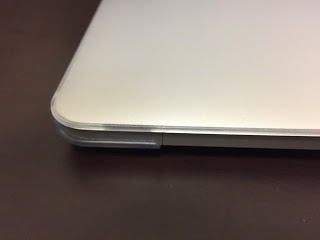 moshi モシ  mo-igz-12cl MacBook 12に装着 後ろから