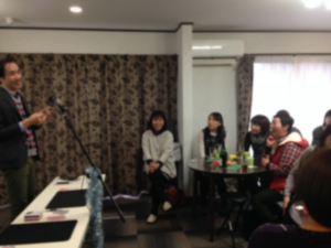 企業のクリスマスイベントでマジックショー