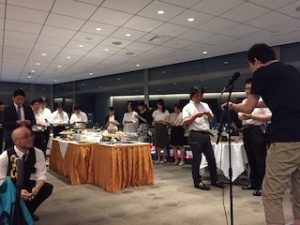 企業の設立記念日でマジックショー