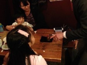レストランでテーブルホッピングマジック