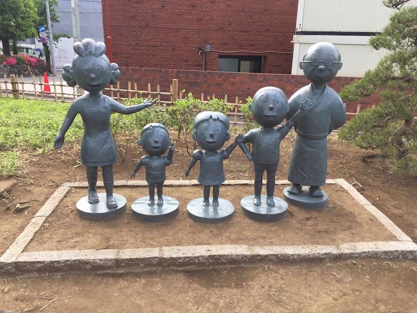 長谷川町子美術館横の公園の銅像