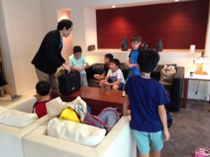 誕生日会でマジシャンが使った鞄はペリカンの鞄