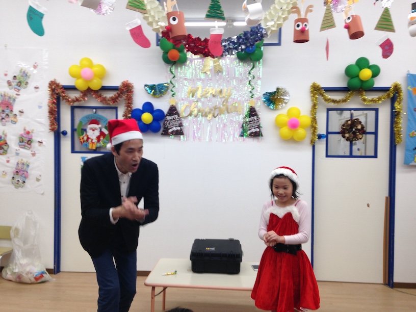 イングリッシュスクールイマジンJAPAN南行徳児童園のクリスマスパーティー 拍手！