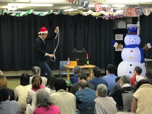 手賀沼病院のクリスマスレクリエーションでマジックショー ロープとリング