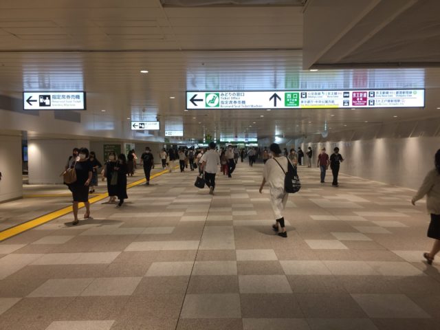 新宿駅の新しい東西自由通路 東口側から撮影 2