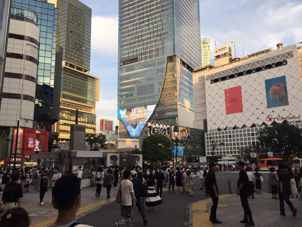渋谷センター街側から撮影した渋谷駅前交差点