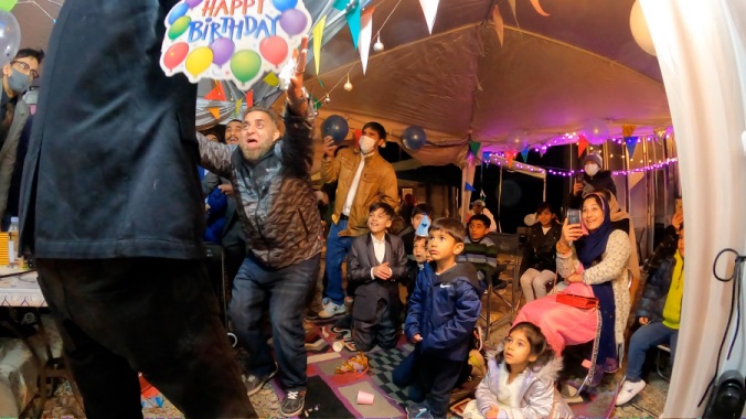 やめてー　4歳の誕生日国際屋外パーティーにマジシャンのマジックショー 埼玉県狭山市