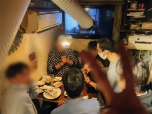 盛り上がる会場 配達員の方の忘年会にマジシャンデリバリー 東京都渋谷区道玄坂