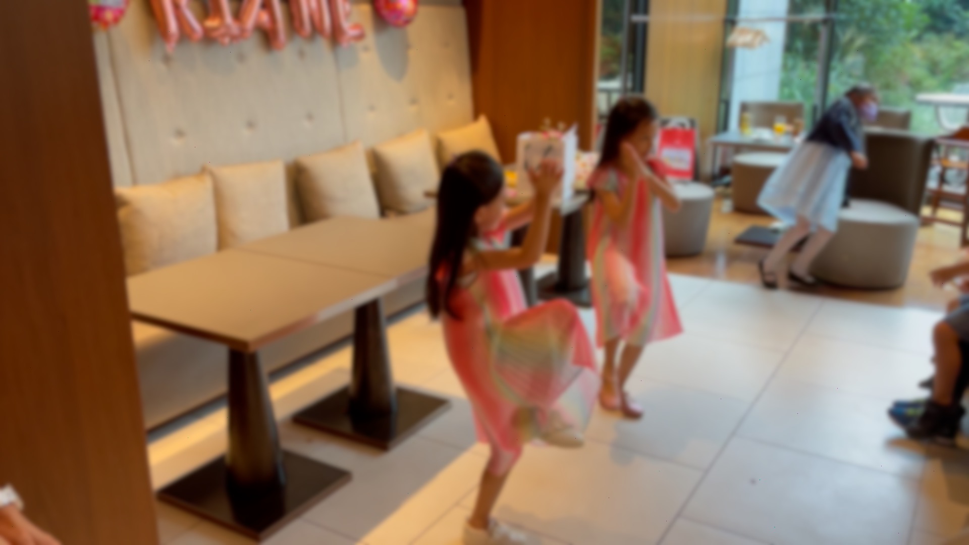 姉妹でダンス　7歳の女の子のバースデーパーティーに出張マジシャンマジックショー 千代田区東京都