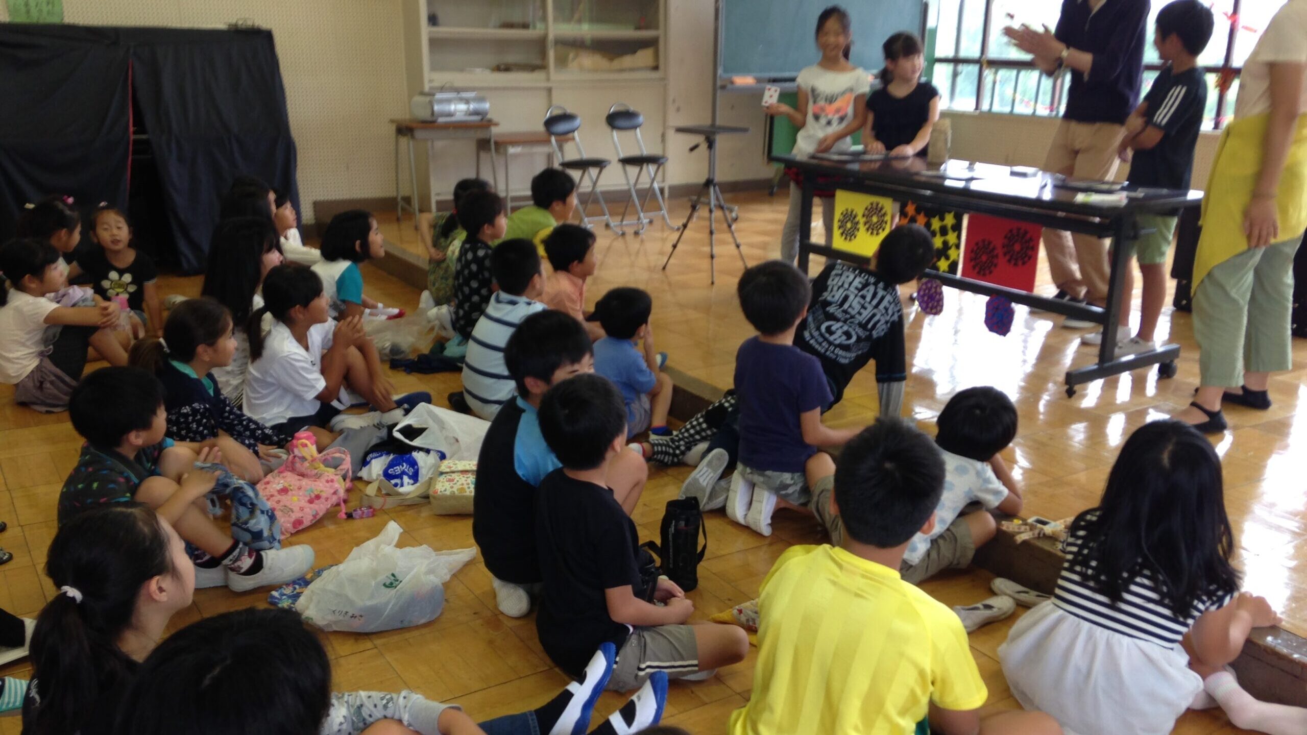 子供会の夏休みお楽しみ会で出張マジシャン子供向けマジックショー in 東京都国立市小学校
