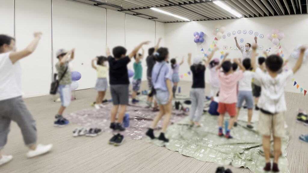 魔法を使う前の準備体操　学童保育の夏休みイベントに出張マジシャン 横浜市, 神奈川県