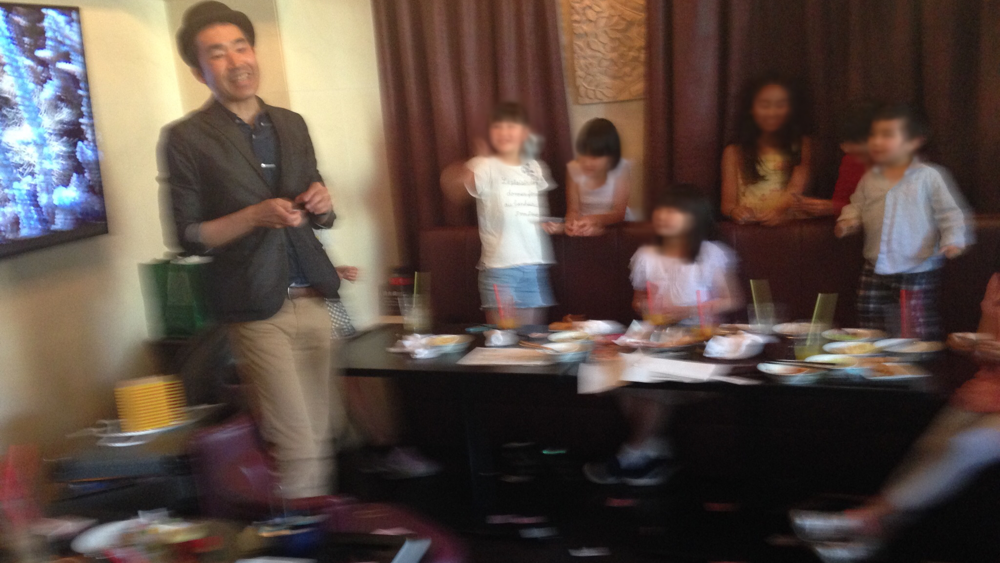 全員参加のカードマジック 子供のお誕生日会に出張マジシャンマジックショー at パセラリゾーツ六本木店