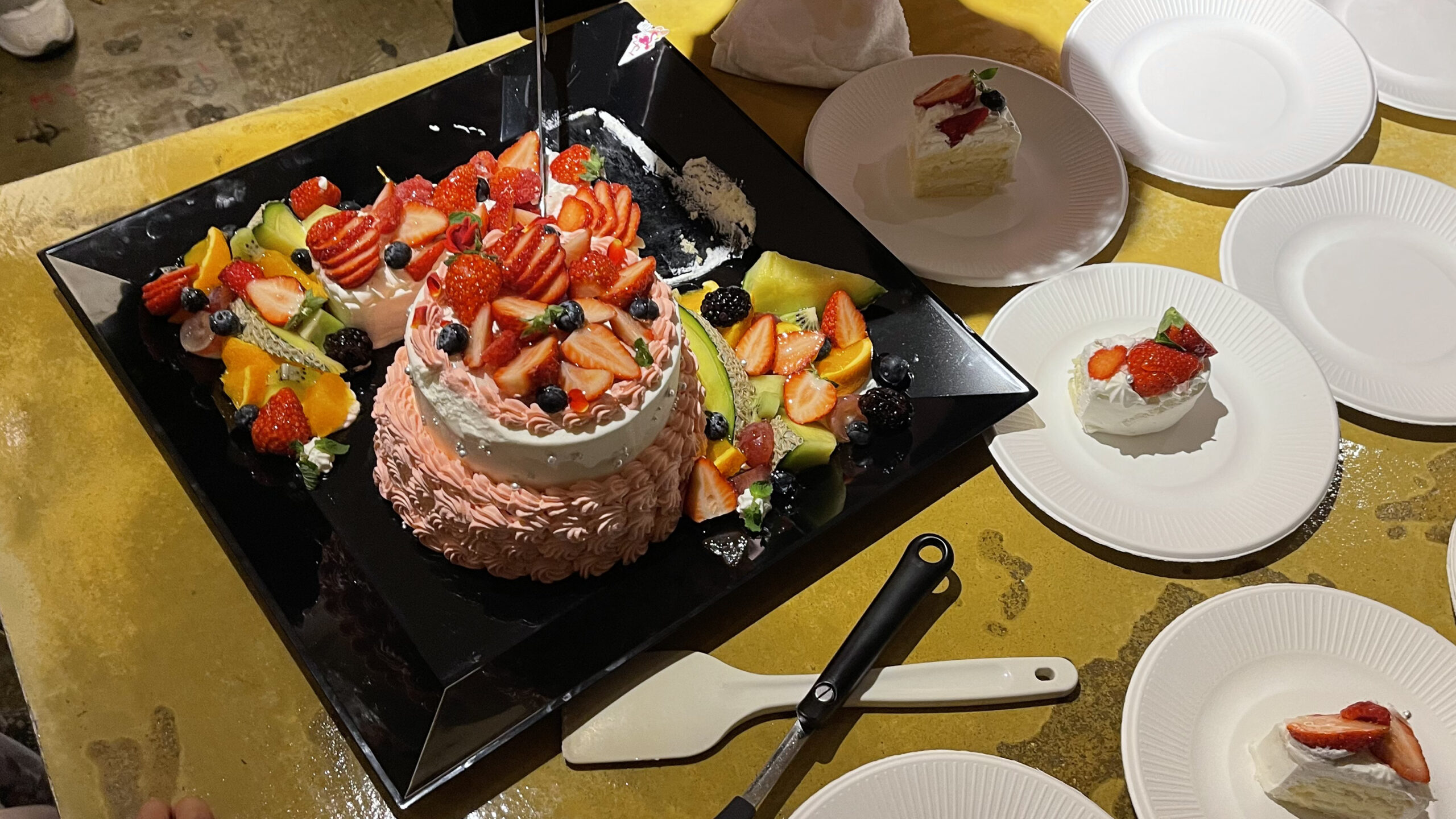 ケーキがすごく美味しそうだった 小学1年生娘誕生日会 出張マジシャン 港区, 東京都