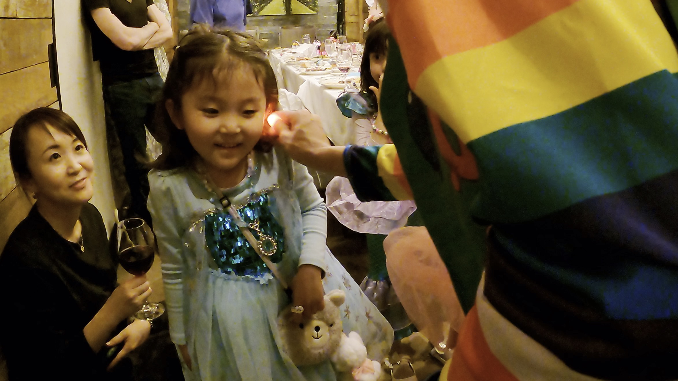 みんなの耳に魔法の光を入れちゃう！ 5歳女の子誕生会 恵比寿ガーデンプレイス