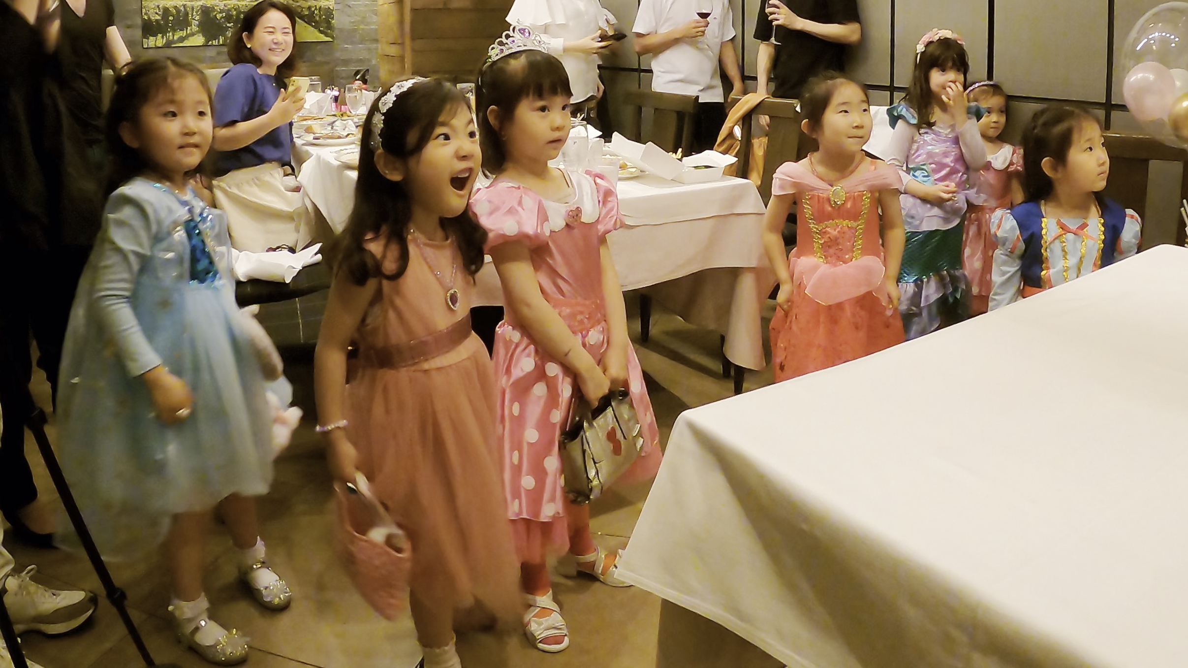 ピエロの登場に叫ぶ子ども！ 5歳女の子誕生会 恵比寿ガーデンプレイス
