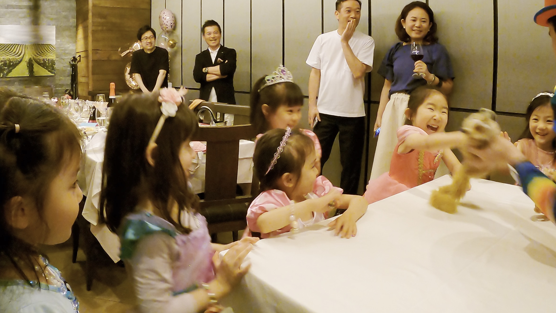 ロッキーのダンスが子供達にウケている！ 5歳女の子誕生会 恵比寿ガーデンプレイス