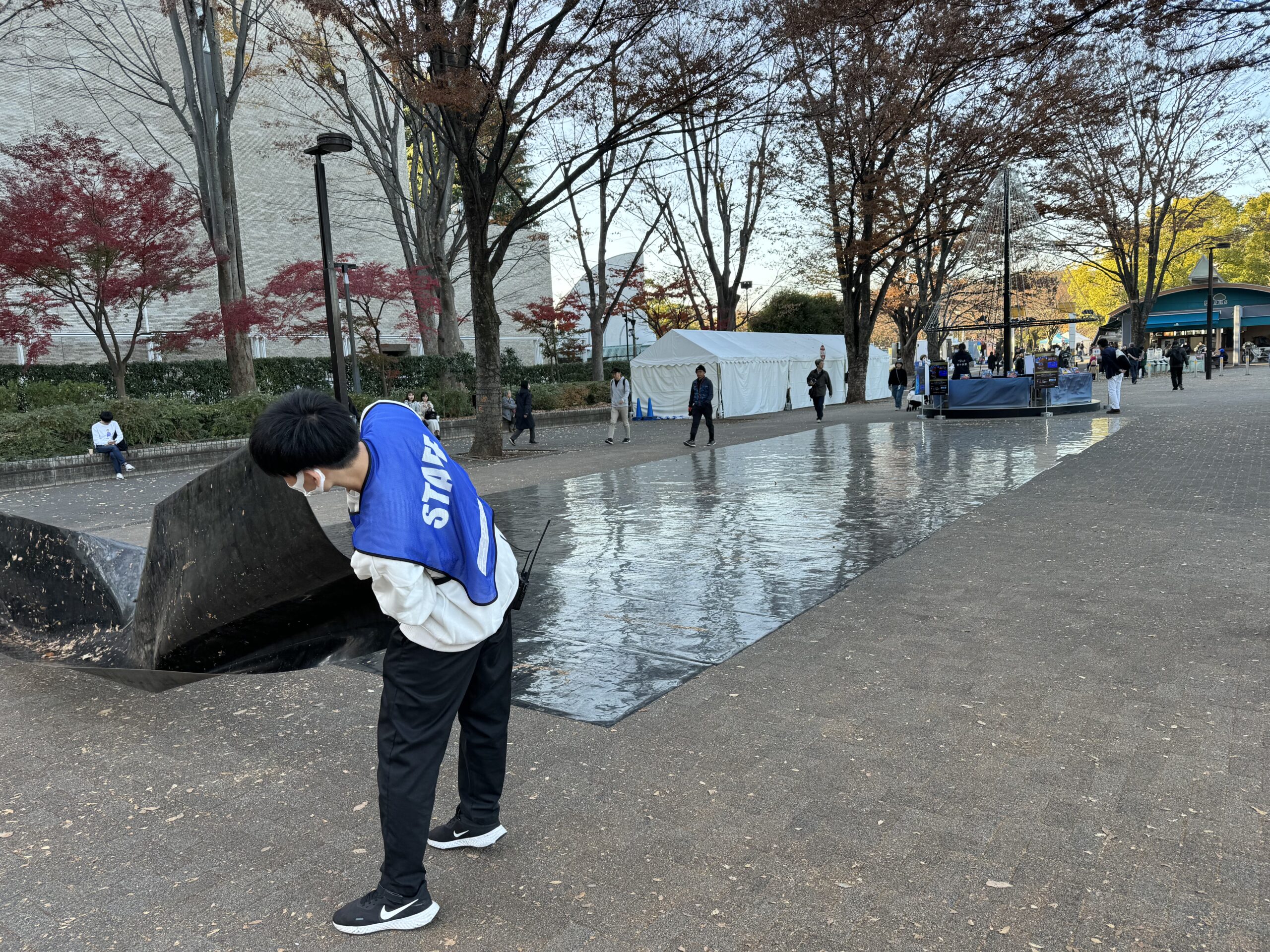 NHK前では渋谷区の青い光の洞窟の準備をしていた