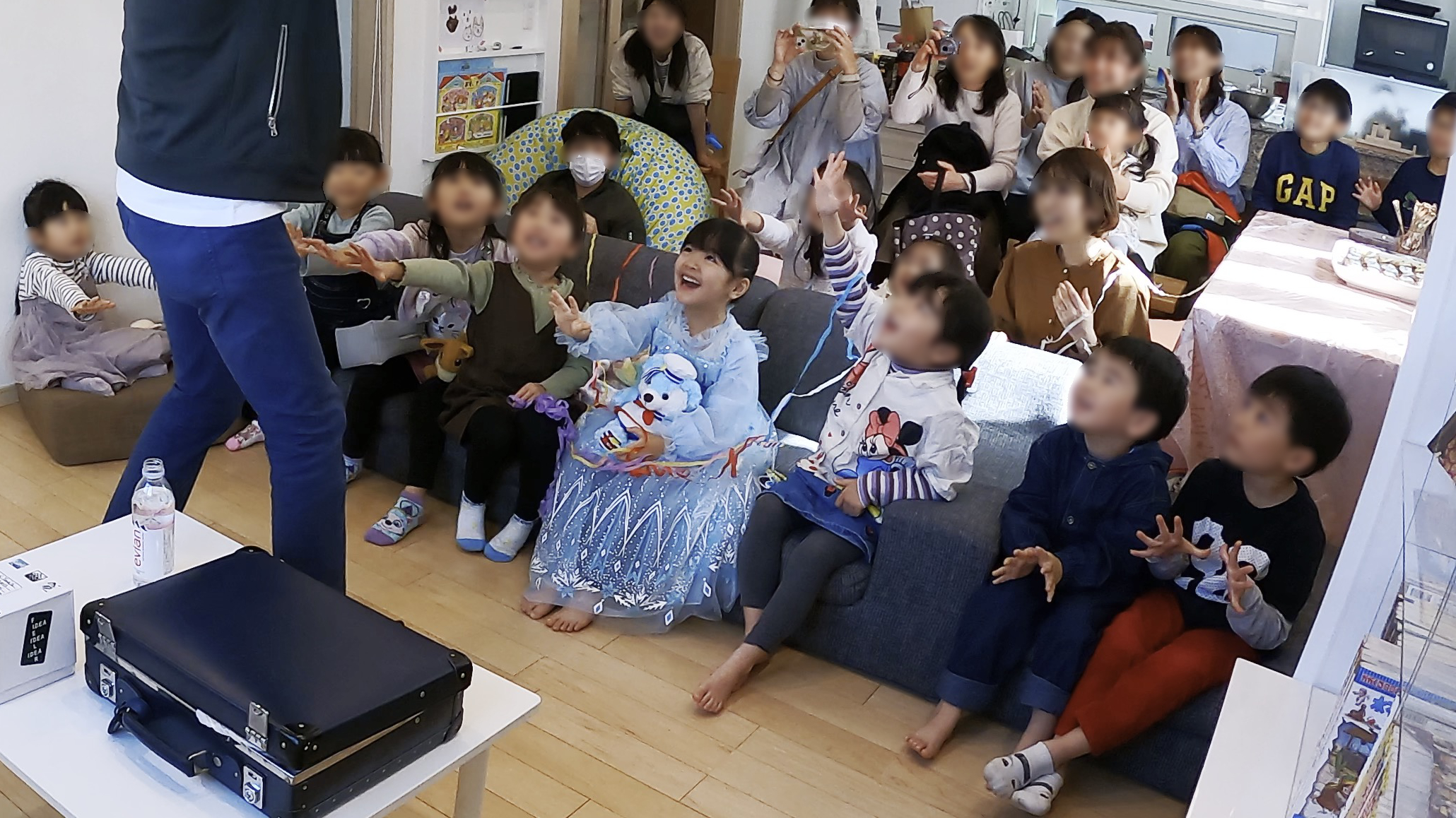 ストローが浮いている 5歳の娘のお誕生日会でマジックショー 藤沢市, 神奈川県 出張マジシャン