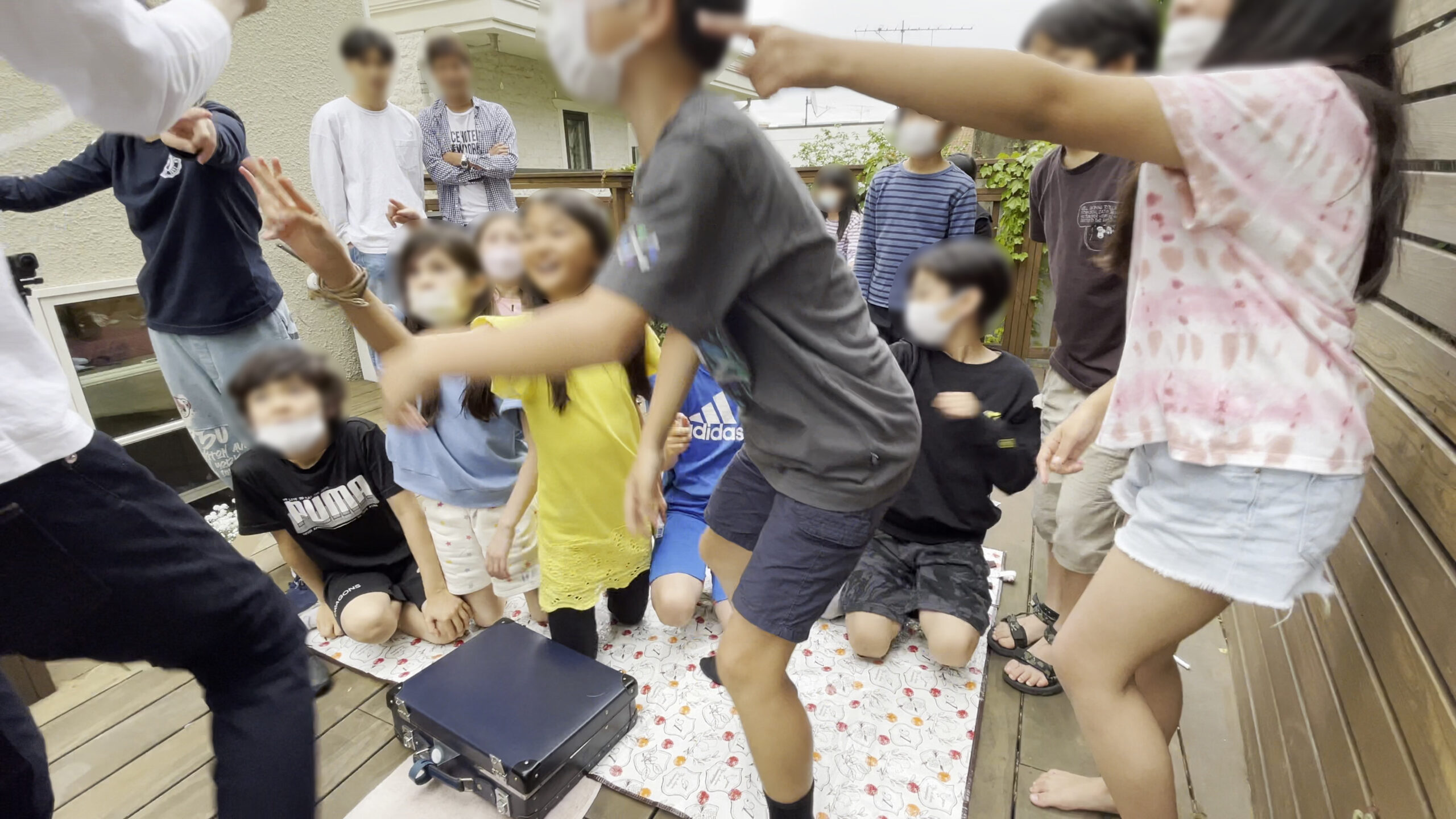 チョキチョキちょき 10歳のバースデーパーティーでインターナショナルスクールの子どもたちにマジックショー 横浜市, 神奈川県 出張マジシャン